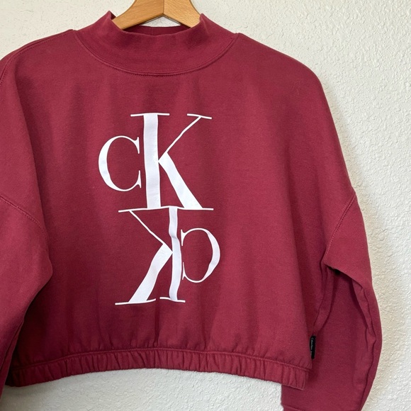 Calvin Klein burgundy crop, mock neck long sleeved sweatshirt. Women’s XL - Picture 2 of 7
